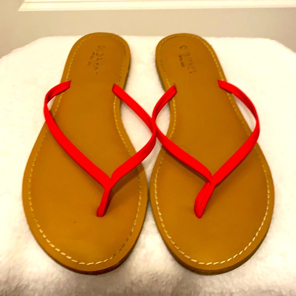 Old Navy: Faux Leather Thong Sandals size 9